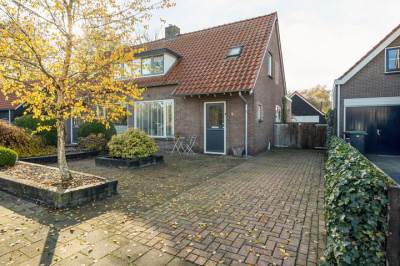 Woning Ds A.C. van Raalteweg 2 Wanneperveen