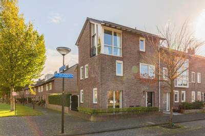 Woning Ko van Dijkplein 28 Den Haag