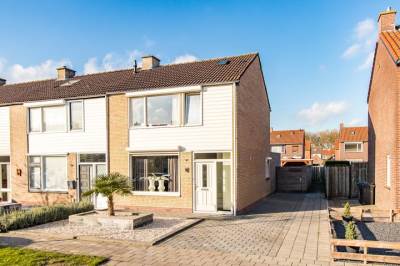 Woning Azaleastraat 10 Wijk en Aalburg