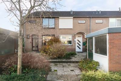 Woning Johanna van Breugelplein 20 Heenvliet