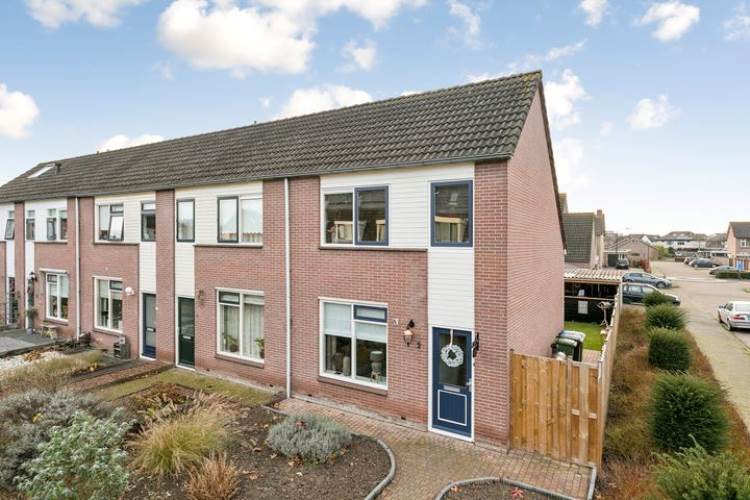 Woning Dokter van Wieringenstraat 2 Waardenburg