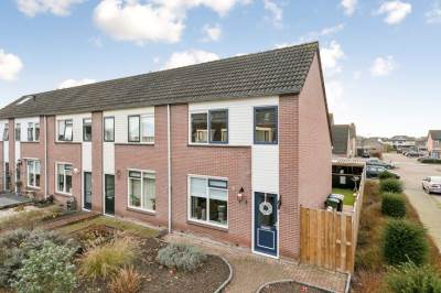 Woning Dokter van Wieringenstraat 2 Waardenburg