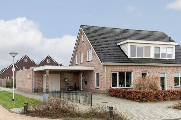 Woning Graslanden 37 Lemelerveld