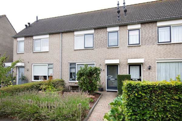 Woning Bisschop van Genkdreef 8 Willemstad