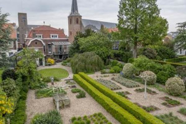 Woning Kerkstraat 65 Strijen