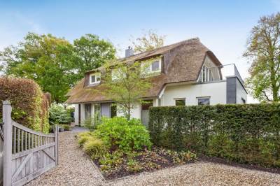 Woning Grolweg 1 Hall