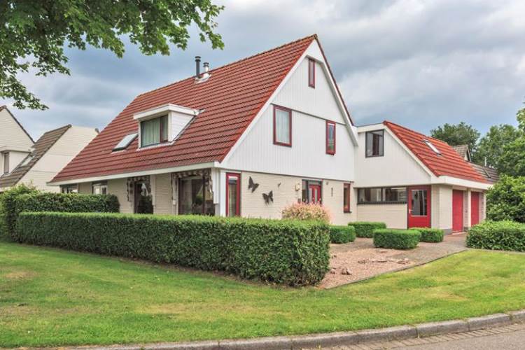 Woning De Buizerd 23 Surhuisterveen