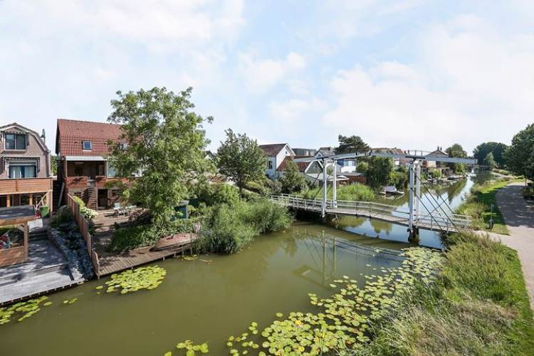 Woning Schouteneinde 49 Puttershoek