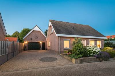 Woning Maannezee 17 Dirksland