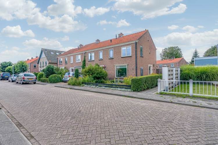Woning Burg. Burgerstraat 25 Warmenhuizen