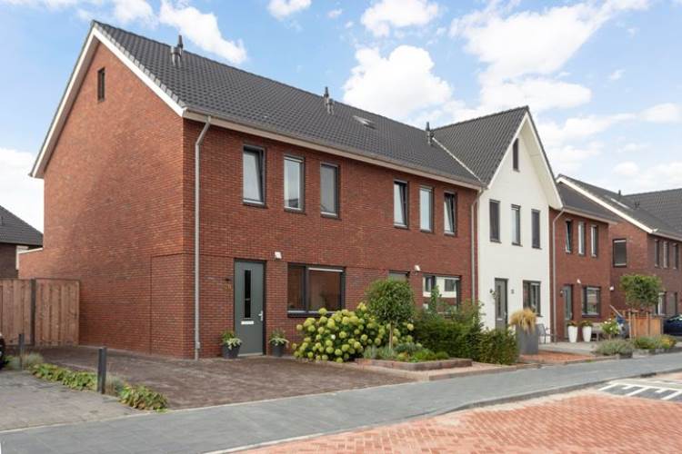 Woning Van Lunterenstraat 39 Almelo