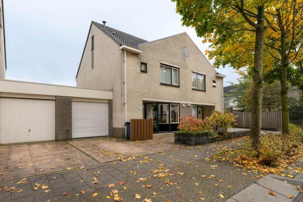 Woning Esdoornplantsoen 53 ALMERE