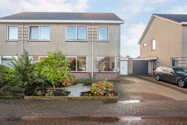 Woning De Kaam 34 Stiens