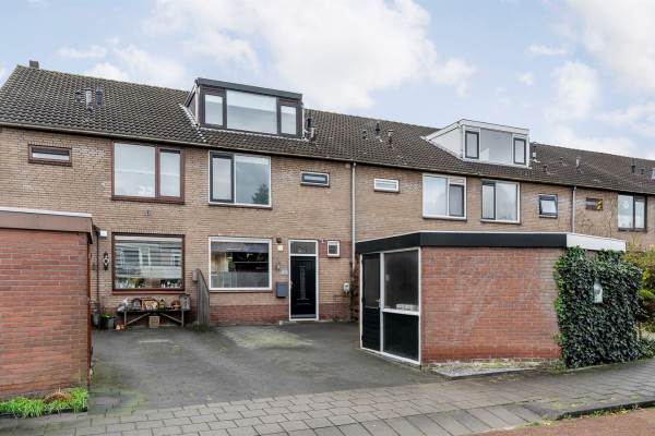 Woning Hugo van Voorneweg 3 Heenvliet
