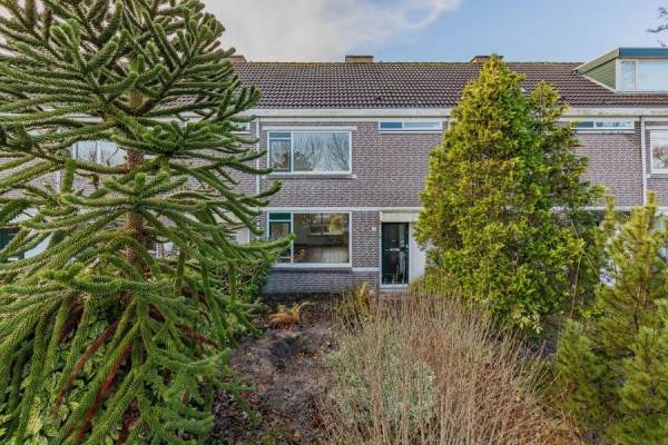 Woning Prof ten Doesschatestraat 331 Heemskerk