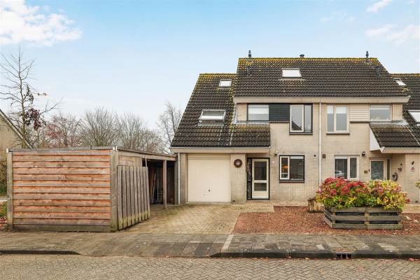 Woning Vergeet-mij-nietjestraat 18 Almere