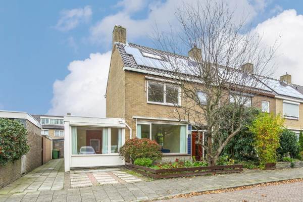 Woning Titus Brandsmastraat 1 Heemskerk
