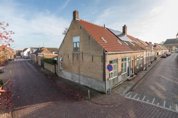 Woning Kerkstraat 1 HOEDEKENSKERKE
