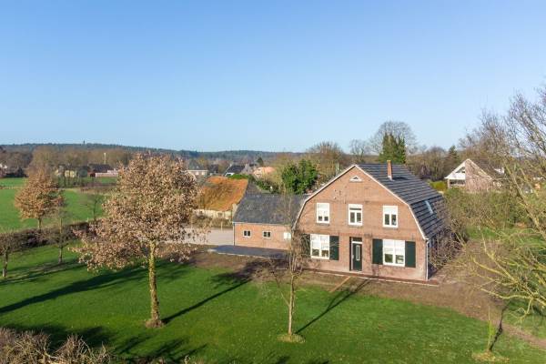 Woning Linthorsterstraat 1 Stokkum