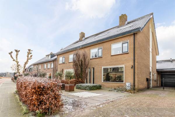 Woning Van Dijkhuizenstraat 35 Nijkerkerveen