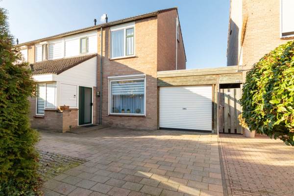 Woning Hoge donk 48 Raamsdonksveer