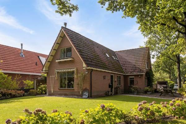 Woning Eikenlaan 11 Nieuw-Roden