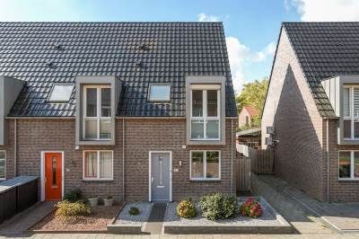 Woning Burg. Moonshof 18 Raamsdonk
