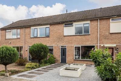 Woning van der Beekstraat 9 Genderen