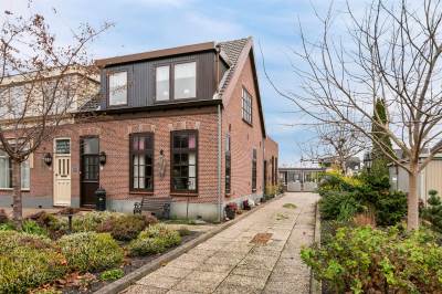 Woning Zuideinde 37 Roelofarendsveen