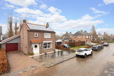 Woning Graaf van Nieuwenaarstraat 2 Almkerk