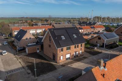 Woning Adrianus van Vugtstraat 1 Strijensas
