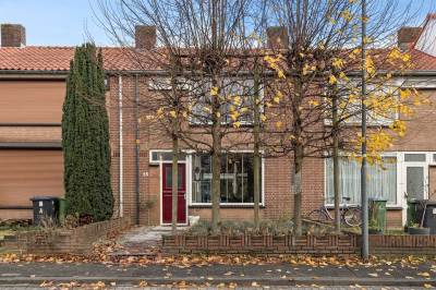 Woning Dr. Poelsstraat 15 Oosterhout (NB)