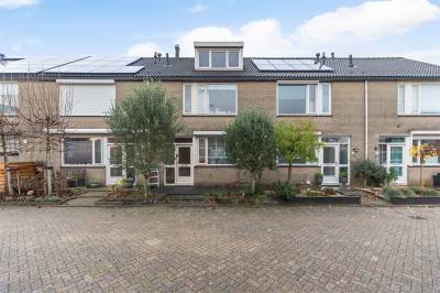 Woning Abraham Kuyperhof 17 Heinenoord