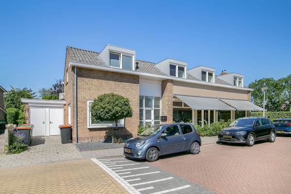 Woning Julianastraat 4 Rhoon
