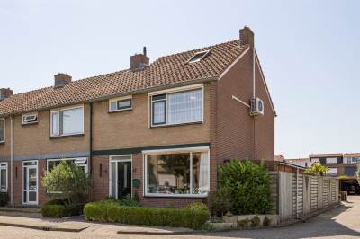 Woning van Oldenbarneveltstraat 17 Zuid-Beijerland
