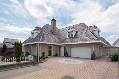 Woning Mgr. van Hooydonkstraat 6 St. Willebrord