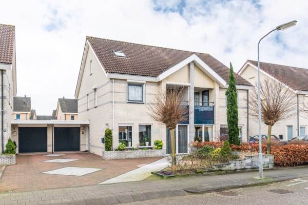 Woning Wielewaallaan 10 Tiel