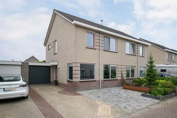 Woning De Kaam 32 Stiens