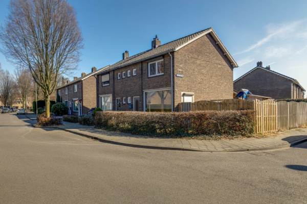 Woning Pastoor van Eijsstraat 21 Geleen