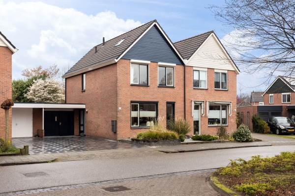 Woning Fie Carelsenstraat 27 Hengelo (OV)