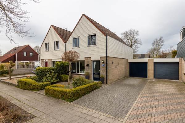 Woning Dokter Lijberingstraat 22 St.-Annaparochie