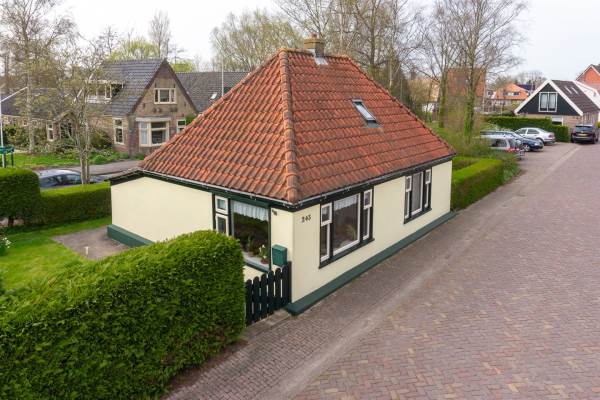 Woning Dorpsstraat 243 Zuid-Scharwoude
