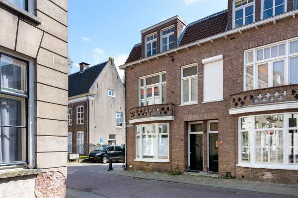 Woning St. Walburgstraat 1 Tiel