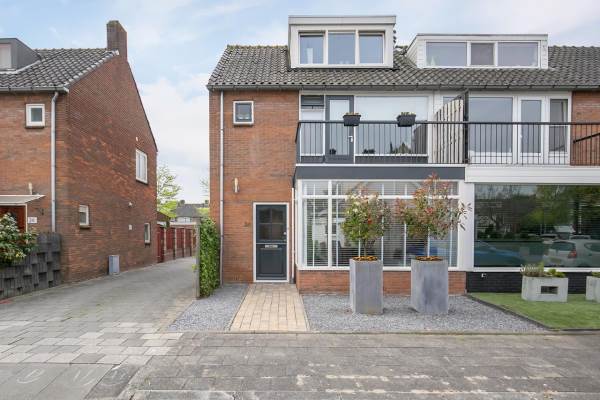 Woning Landmanshof 24 Hendrik-Ido-Ambacht