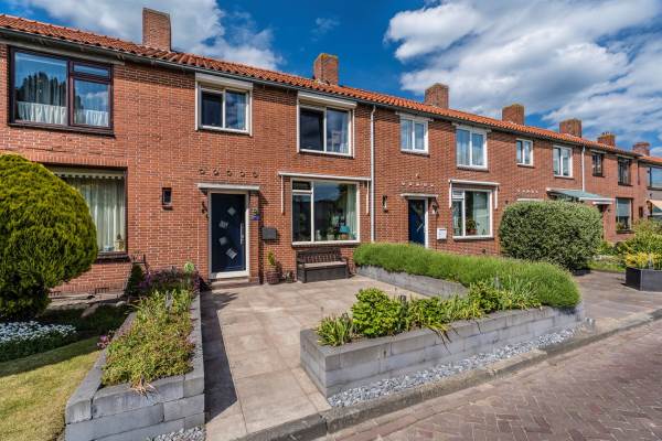 Woning Jacob van Ruysdaelstraat 17 Hoogezand