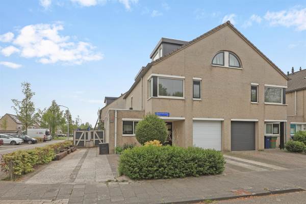 Woning Petuniastraat 1 Almere