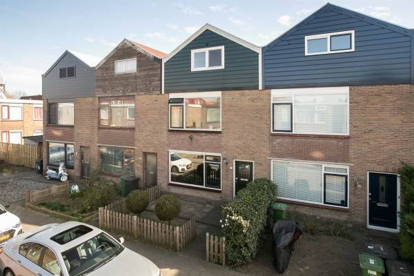 Woning Burgemeester Bratstraat 9 Oostzaan