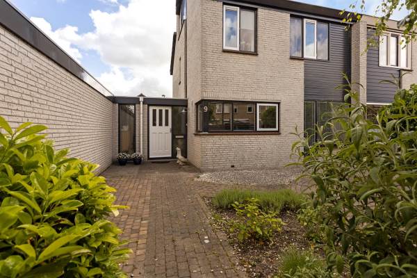 Woning J M L T Calspad 9 Franeker