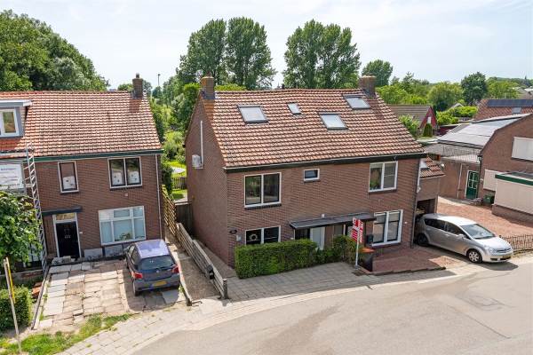 Woning Dorpsweg 142 Arkel