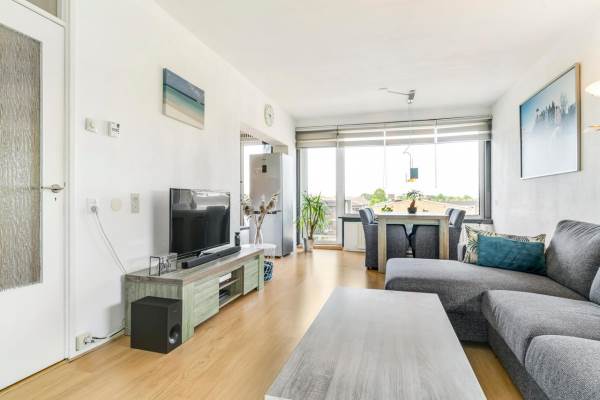 Woning Julianaplantsoen 136 Diemen